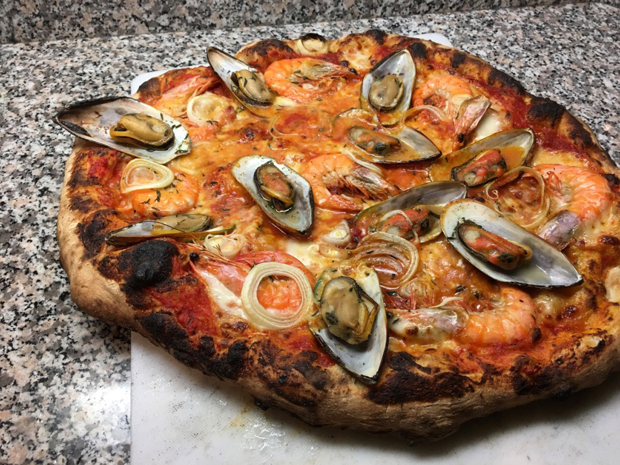 Pizza mit Meeresfrüchten ala Napoli